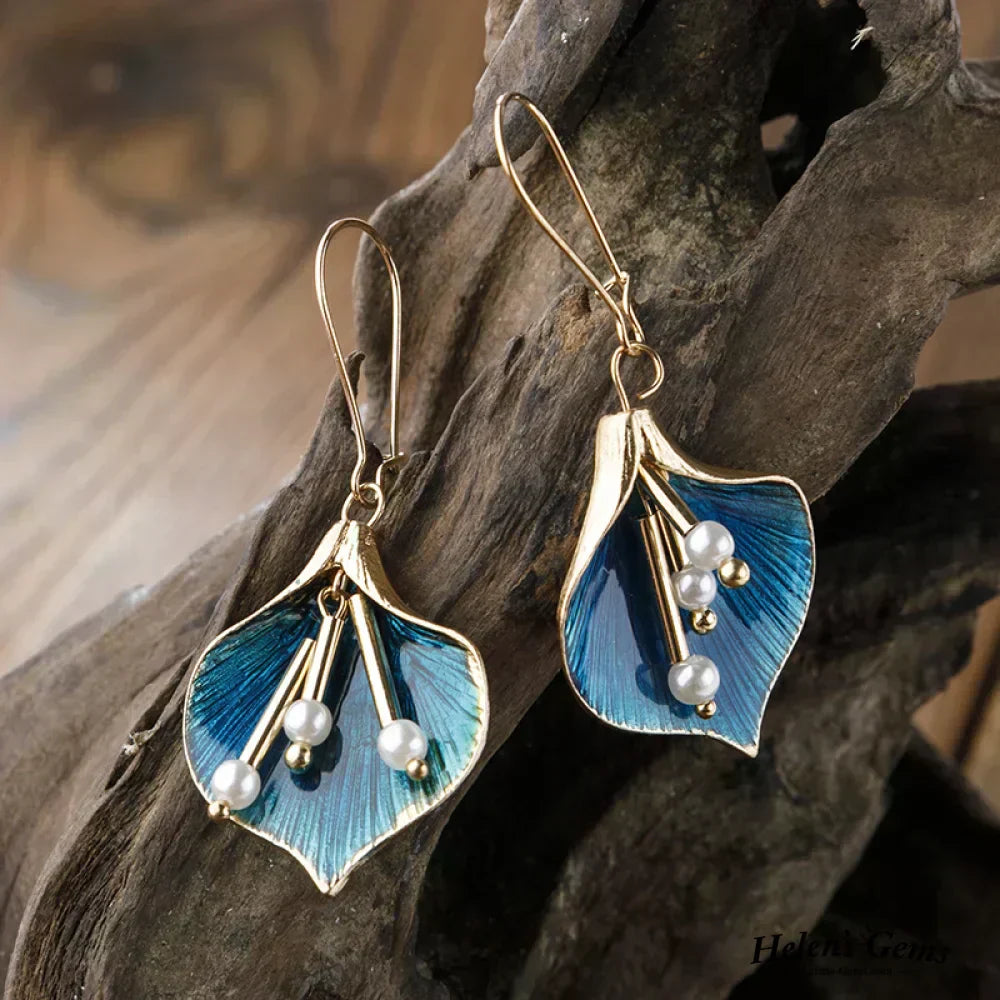 Vintage-Inspired Silver Earrings Featuring a Blue Lotus Motif