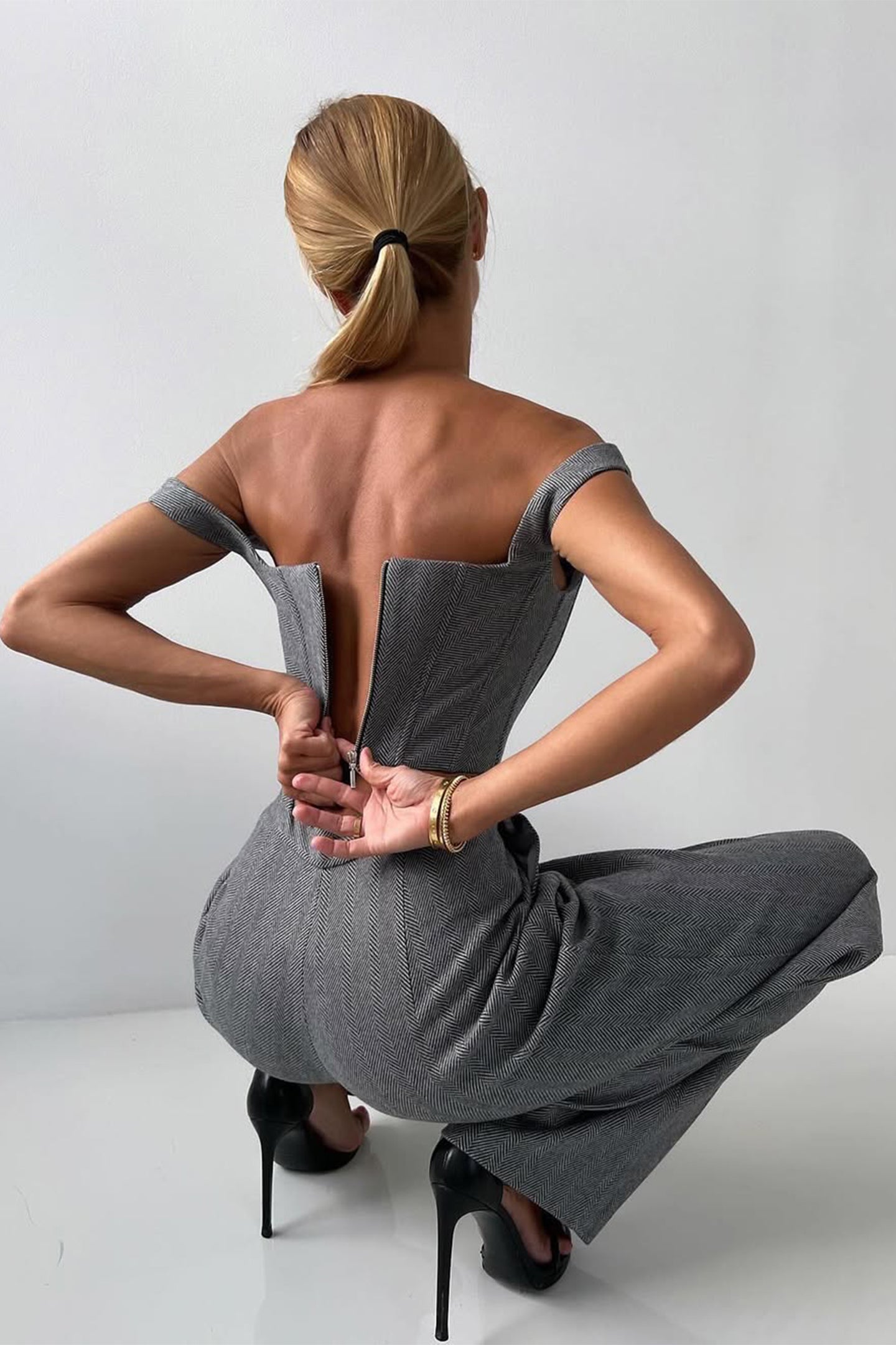 Chic Women's Three-Piece Suit: Blazer, Corset, Wide-Leg Trousers for Stylish Occasions