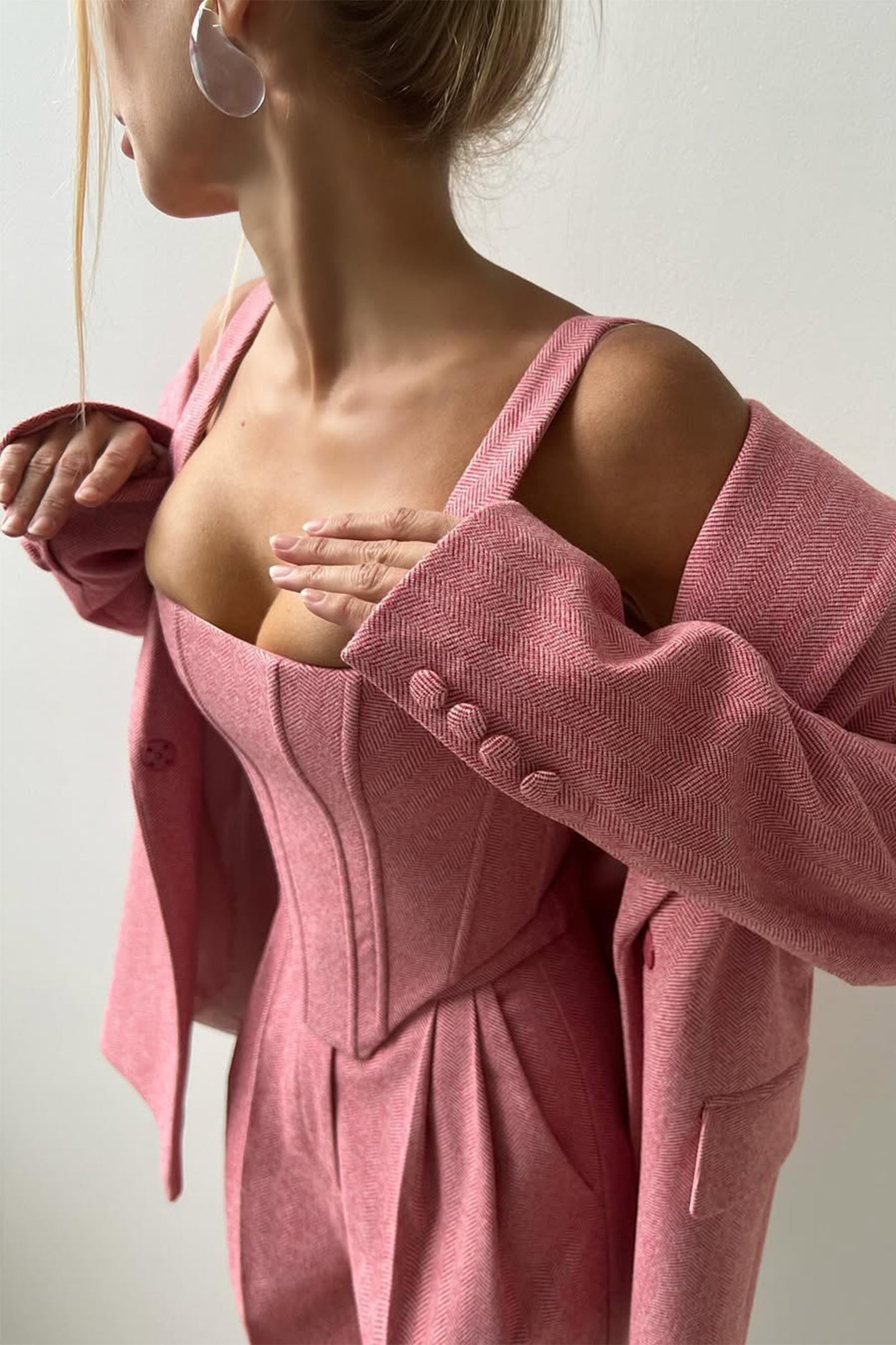 Chic Women's Three-Piece Suit: Blazer, Corset, Wide-Leg Trousers for Stylish Occasions